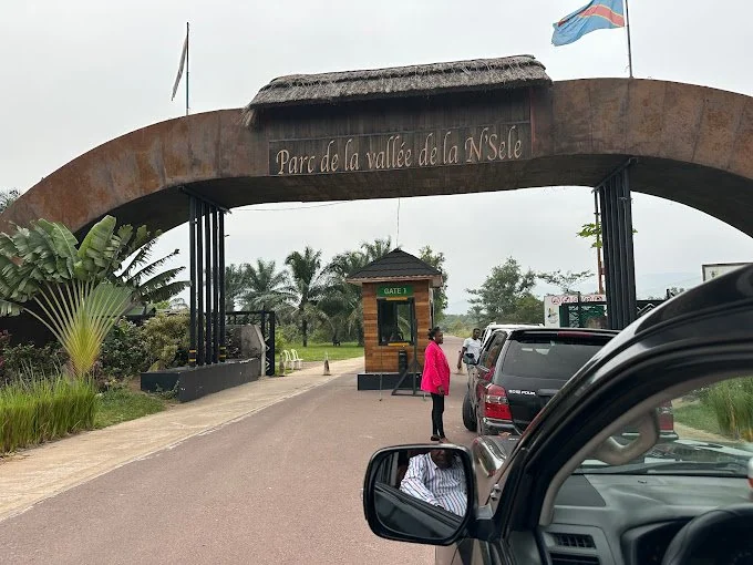 Arrival by road at Parc de la Vallée de la Nsele